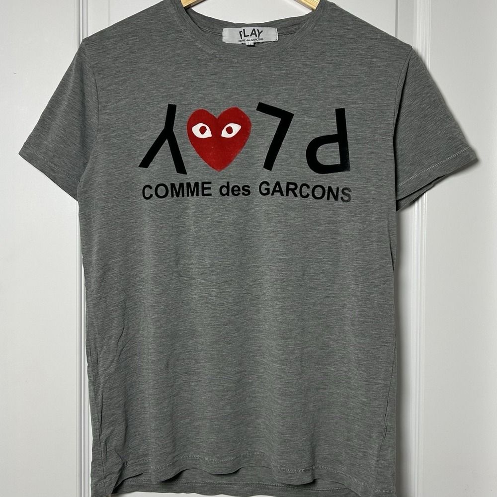 PLAY Comme‎ des Garçons CDG Designer Gray Embroidered Heart Logo Graphic T-Shirt